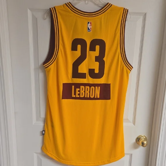 Adidas Cleveland Caveliers Lebron James #23 "Christmas Day" Jersey - Picture 5 of 7